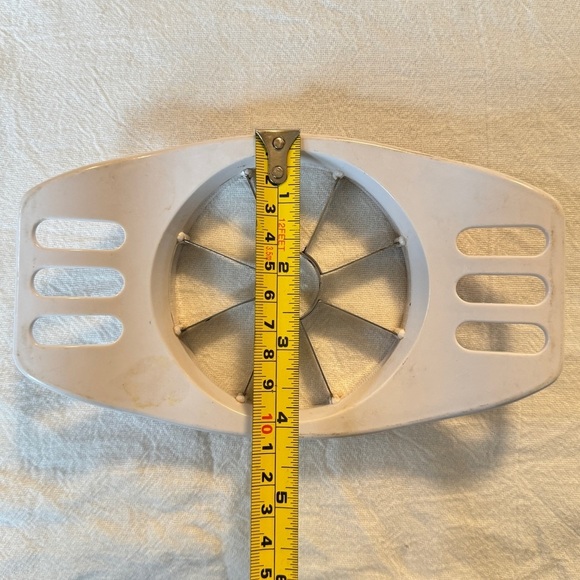 White and Metal Apple Slicer - Picture 9 of 10